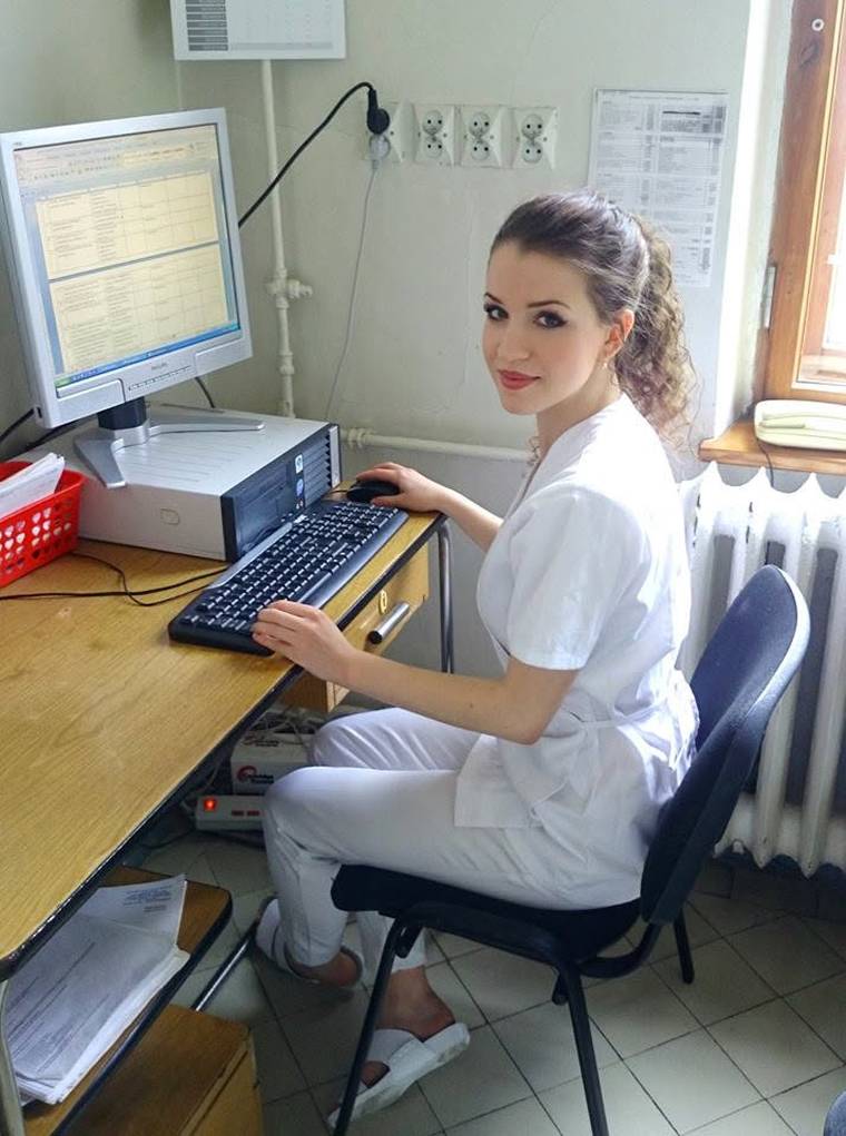 Ewelina w pracy w klinice